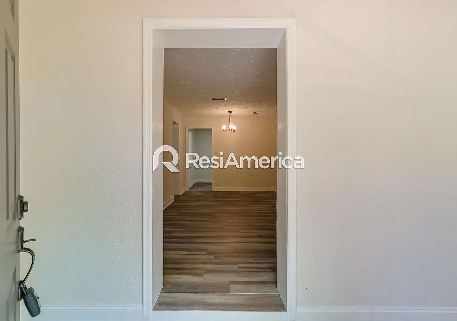3BR/1B home in Jacksonville — Photo 2