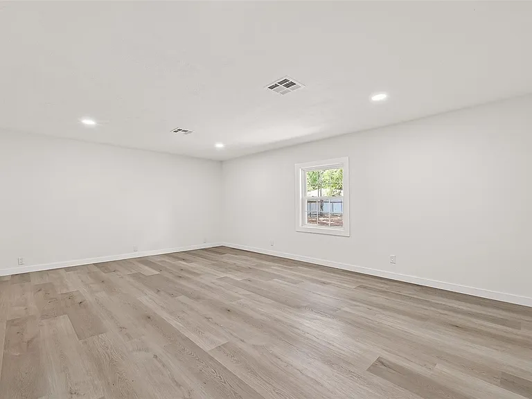 815 Brooks Ave — Photo 16