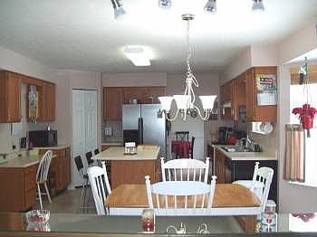 5th image of 716 Esfarms Dr
