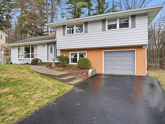 3rd image of 304 Ridgefield Rd