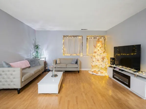 103 Colonel Bell Dr, Brockton, MA