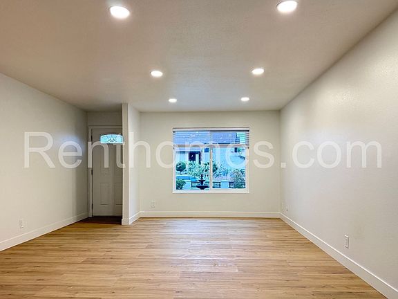 3rd image of 9342 Twin Mountain Cir