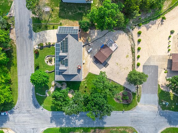 4th image of 615 Pinewoods Village Drive