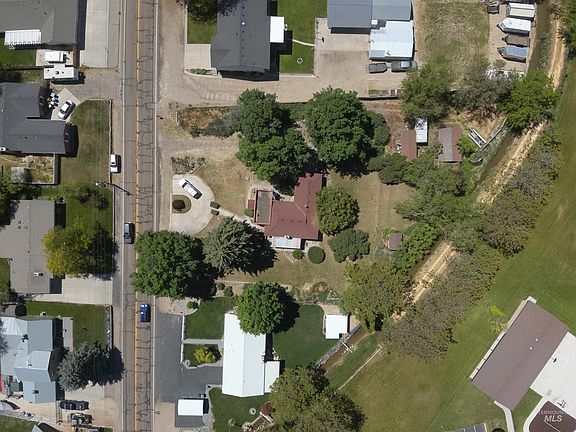 2nd image of 124 W Dooley Ln