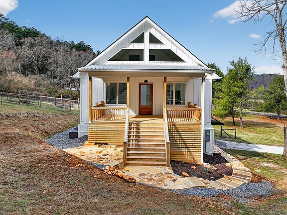 2nd image of 1772 River Rd