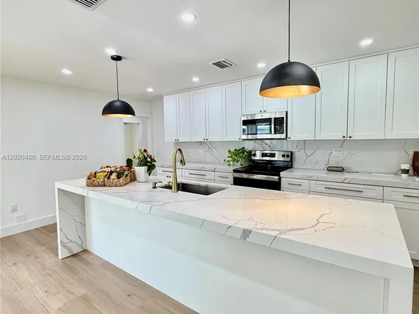 9939 NW 19th St, Pompano Beach, FL 33071