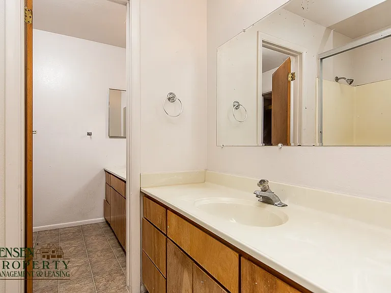 1163 W 540 N — Photo 8