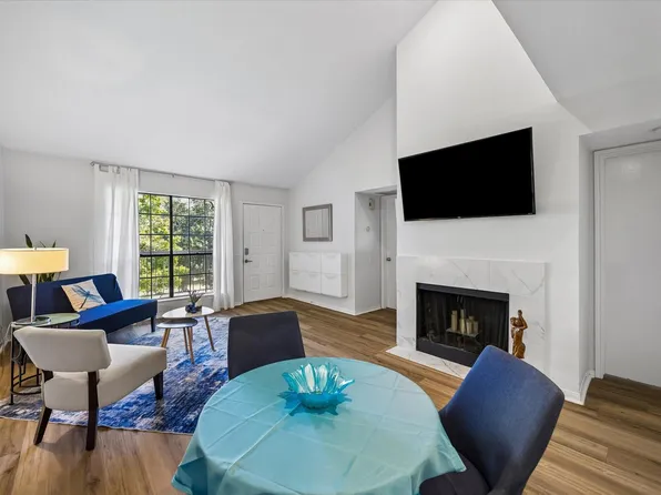 1880 White Oak Dr APT 128, Houston, TX 77009