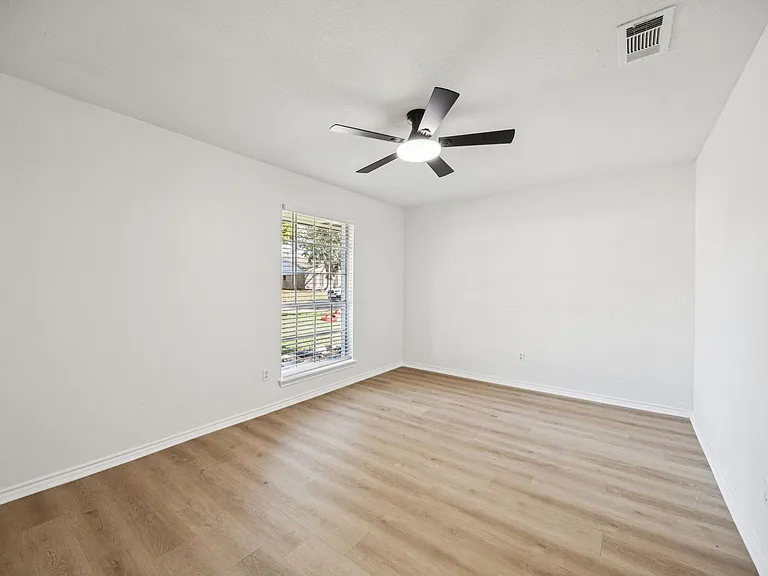 5909 Mark Ln — Photo 18