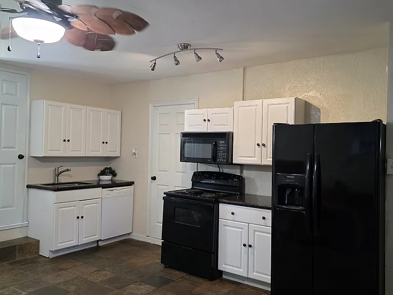 2826 Panepoo St #B — Photo 24