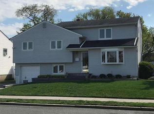 37 Glenbrook Rd, Hicksville, NY 11801