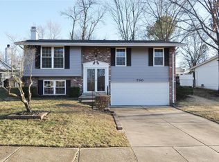 730 Village Wood Ct, Ballwin, MO