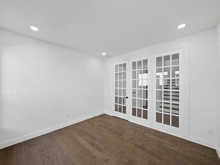 4280 Mill Pond Dr — Photo 8