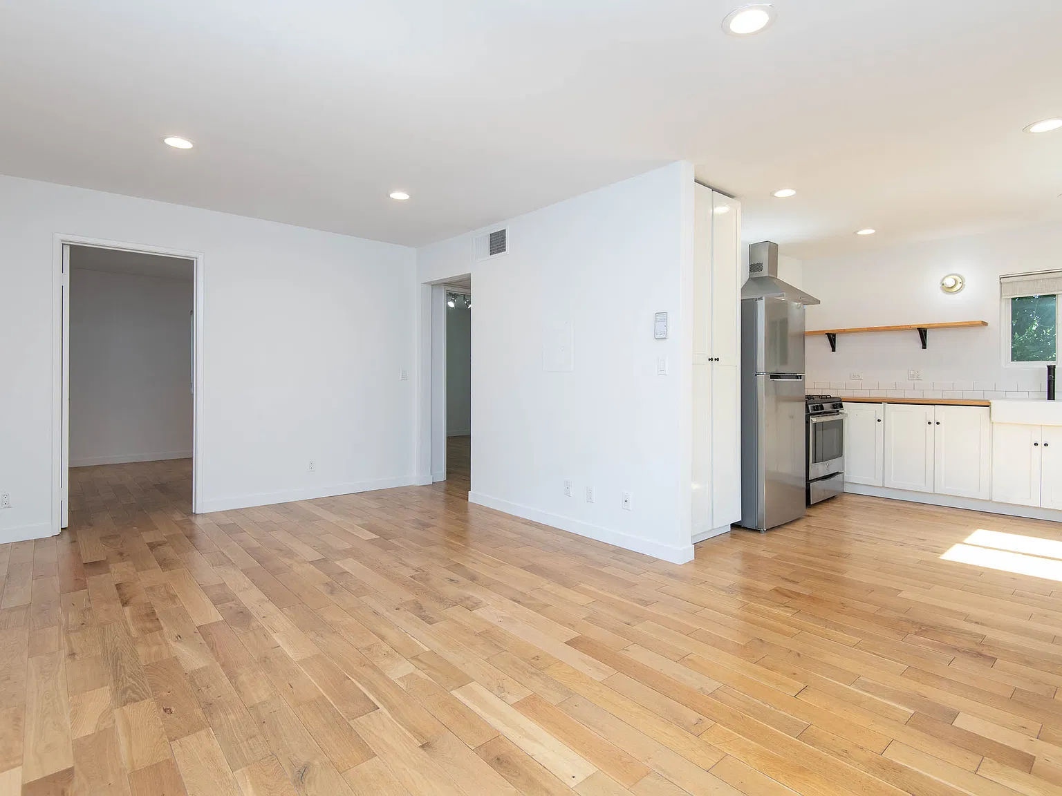 1016 Sanborn Ave — Photo 2