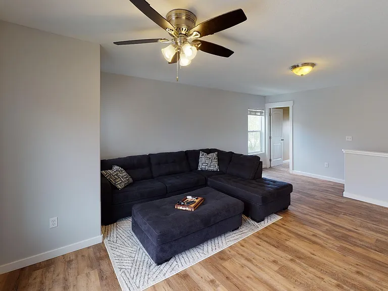 531 S Willow Xing — Photo 32