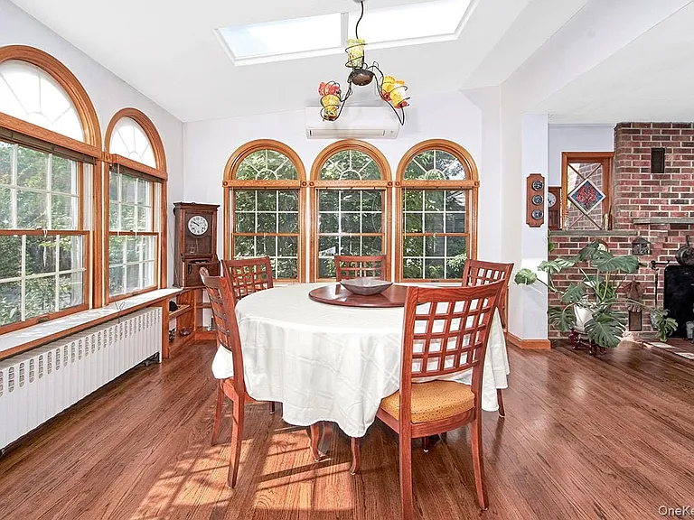 1015 Shore Acres Dr — Photo 4