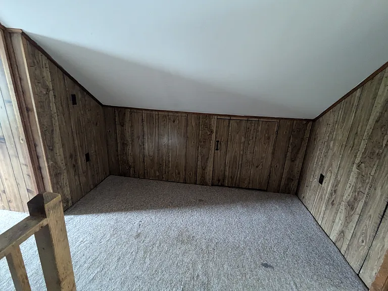 1031 Mount Tom Rd — Photo 7