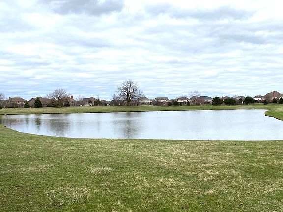 3rd image of 2776 Foxwood Dr