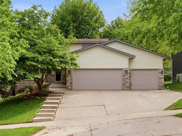 2112 Parkwood Hills Dr NE, Rochester, MN 55906