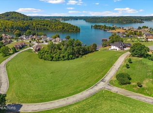135 Amblecrest Dr, Vonore, TN 37885