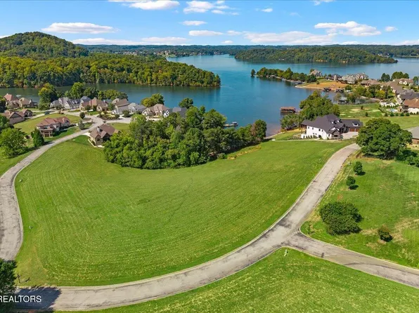 135 Amblecrest Dr, Vonore, TN 37885