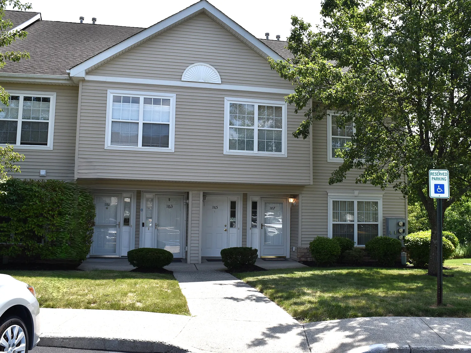 2 bed, 1210 sqft, $2,500 — Photo 2
