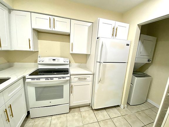 4th image of 7925 Sierra Palm Pl