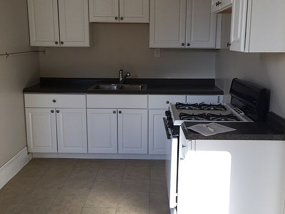 4th image of 215 W Washington St APT A