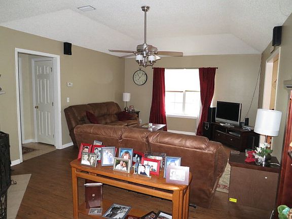 4th image of 214 Sandalwood Cir