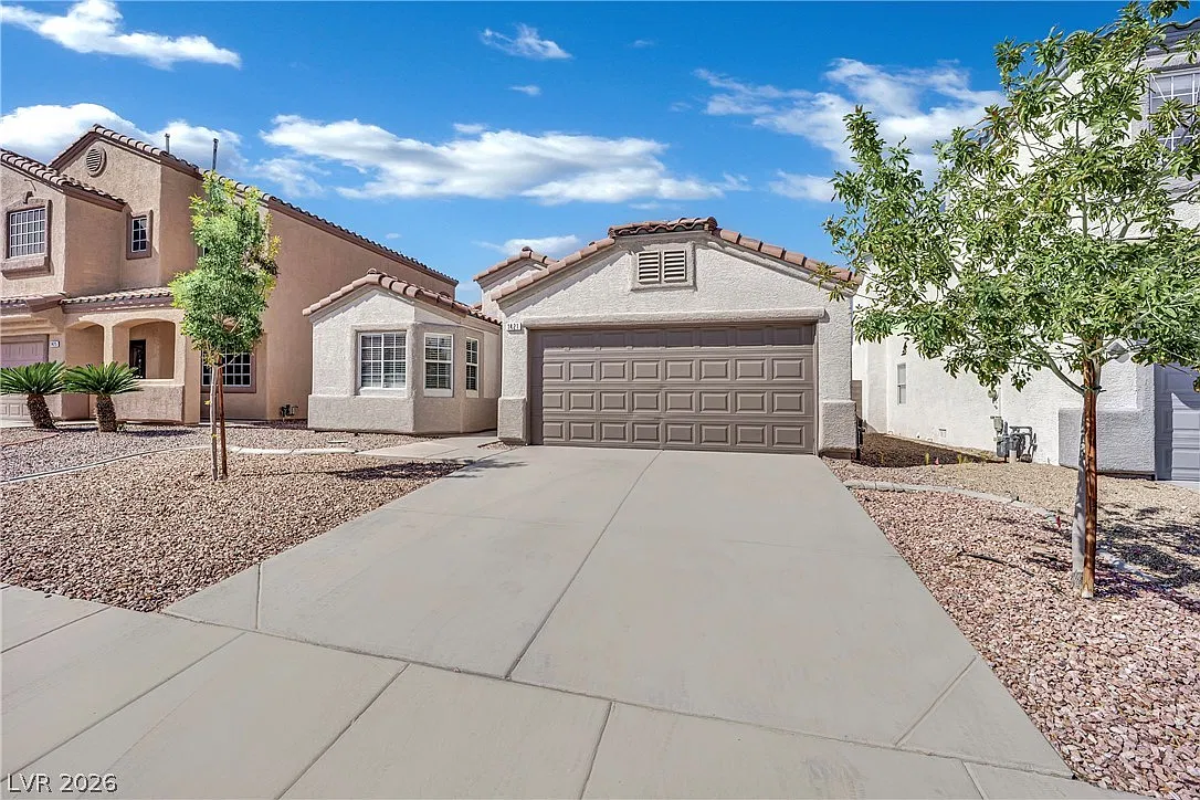 3 bed, 2.0 bath, 1612 sqft, $2,200 — Photo 3