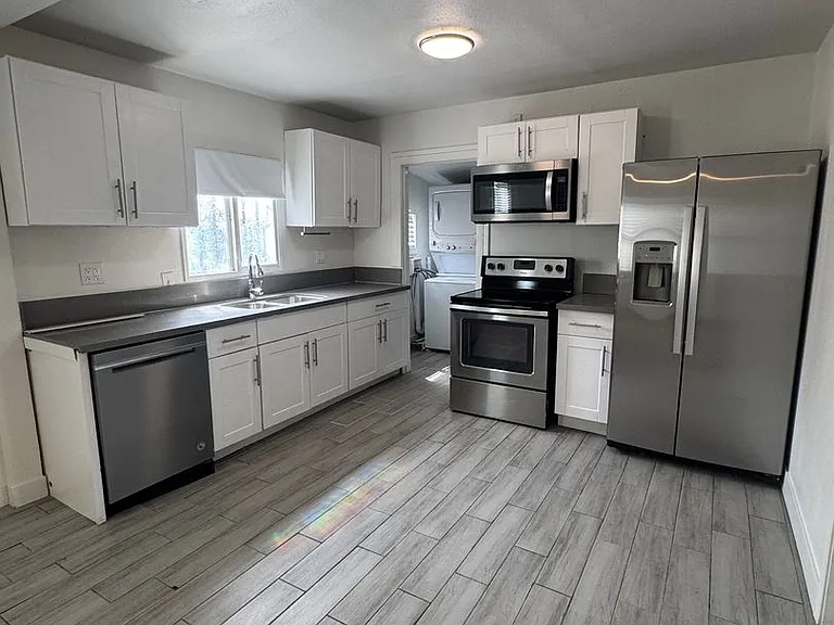 1422 S Casino Center Blvd — Photo 13