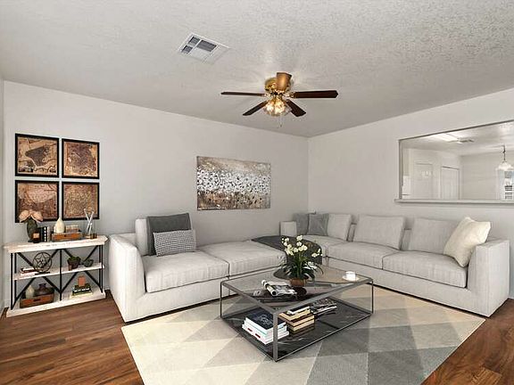2nd image of 5023 Akumal Calle