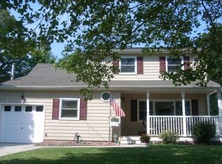 22 Guilford Park Dr, West Babylon, NY 11704