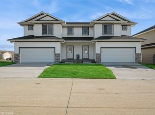 7072 Waterview Dr SW, Cedar Rapids, IA 52404