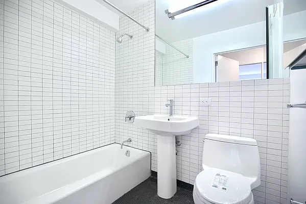 Rented by Manhattan Realty Group | media 15