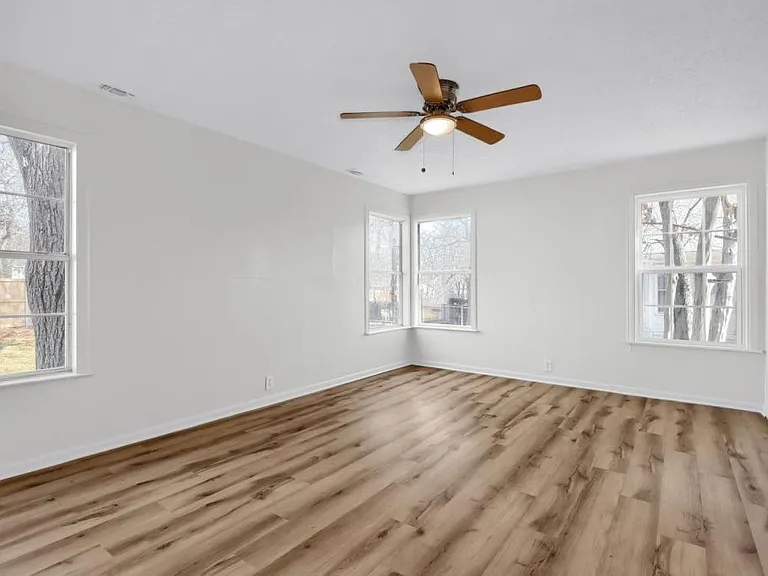 1313 E Lamar St — Photo 12
