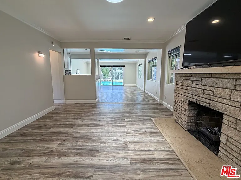 4747 Cartwright Ave — Photo 17