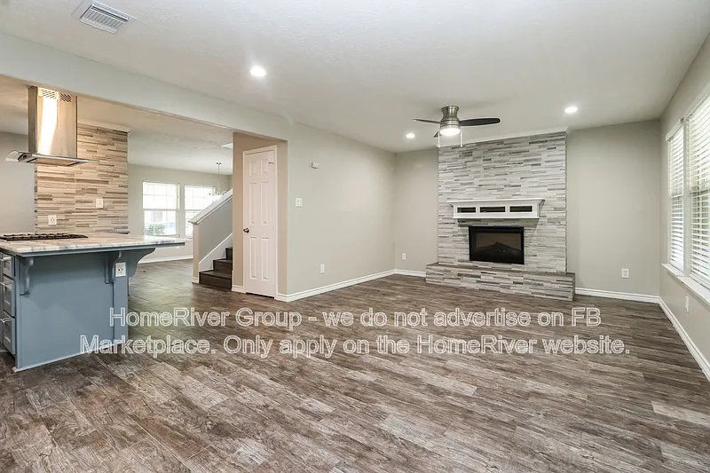 4 bed, 2.0 bath, 1716 sqft, $1,925 — Photo 2