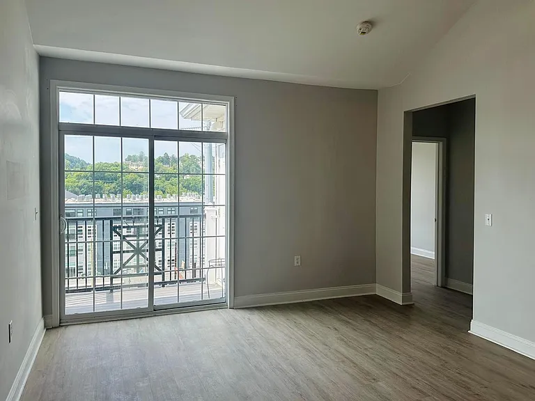 300 W Elm St #2417 — Photo 4