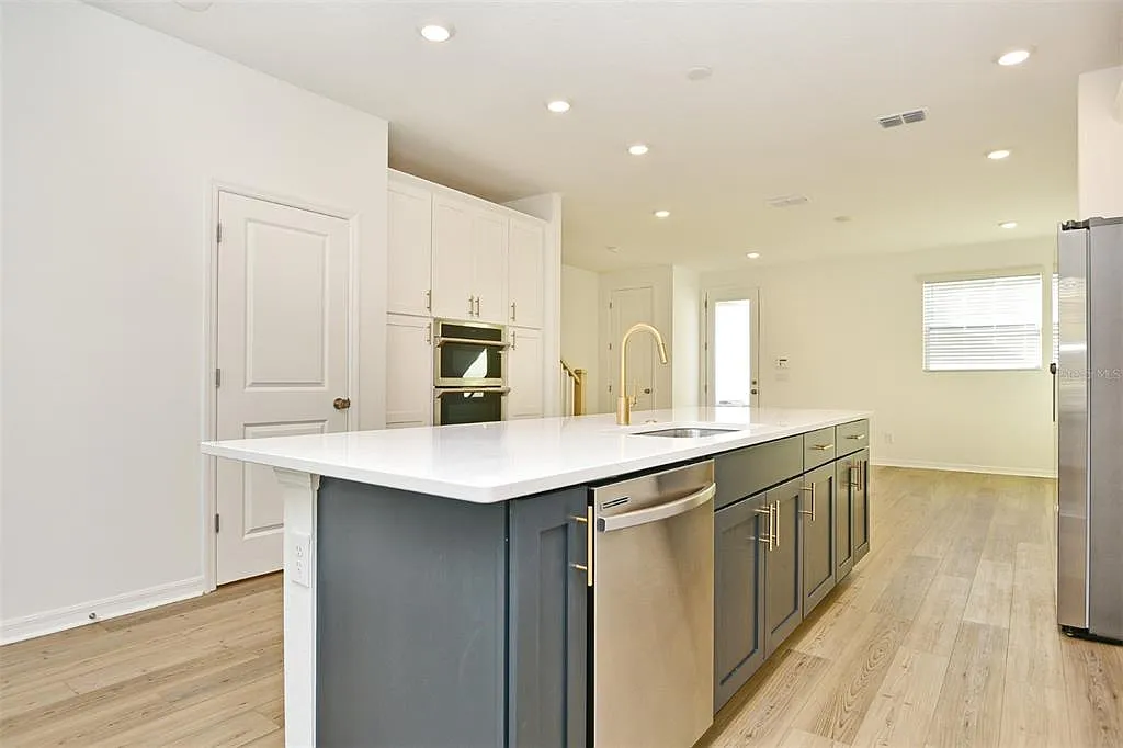 3 bed, 2.5 bath, 1743 sqft, $2,350 — Photo 4