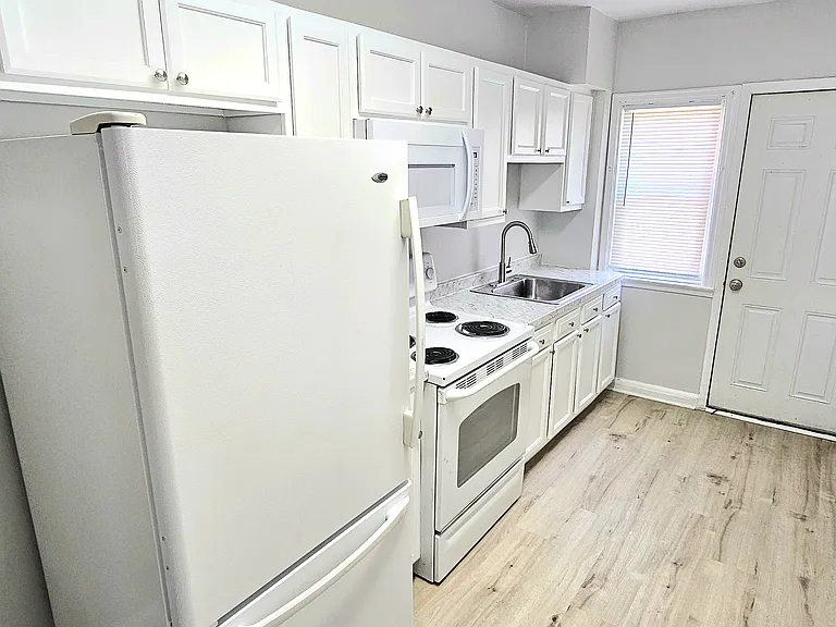 2927 Cornwall Rd #1 — Photo 4