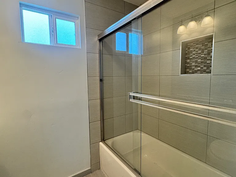 529 Worthington St — Photo 5