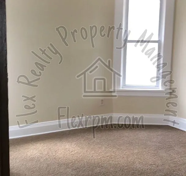 2452 Lawrence Ave — Photo 11
