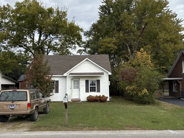 414 Meador Dr, Lafayette, TN 37083