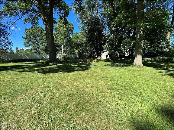 4th image of 498 Fernwood Ave