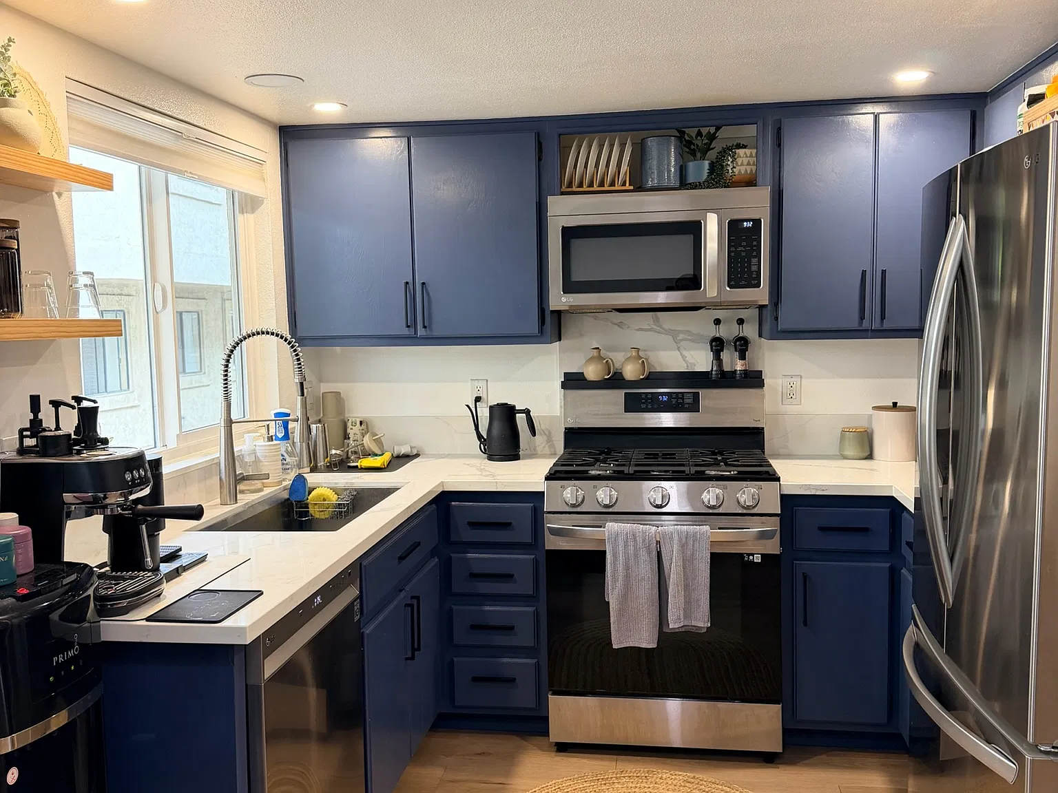 2 bed, 1.5 bath, 932 sqft, $2,500 — Photo 3