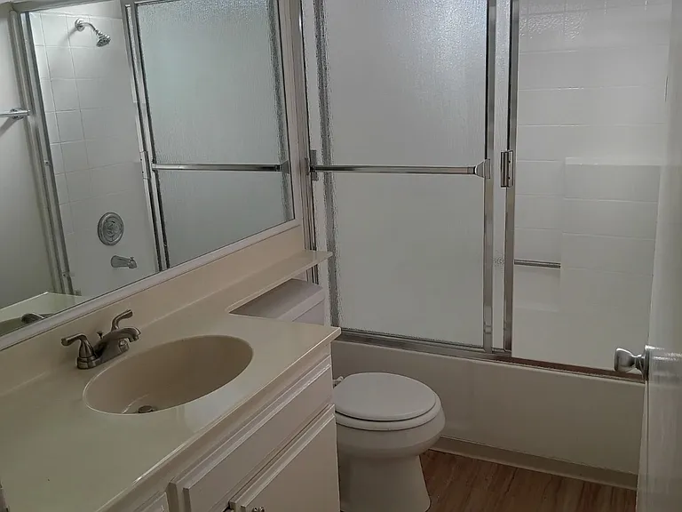 215 E Elmwood Ave #G — Photo 14