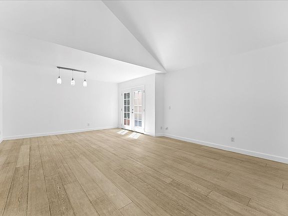 3rd image of 392 Coronado Ave APT 1