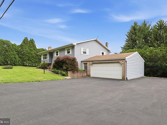 4th image of 30 Hill Dr