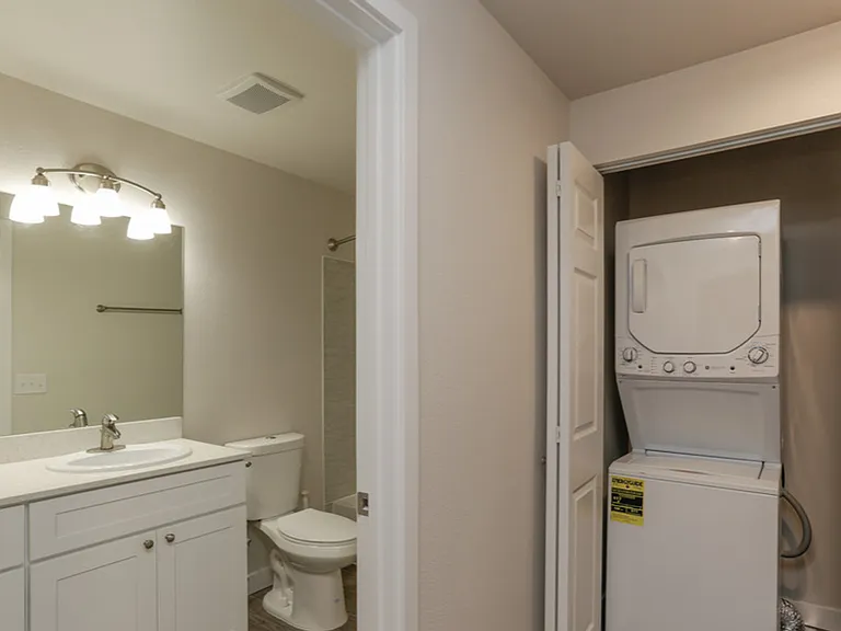 Bayview East Apartments — Photo 11